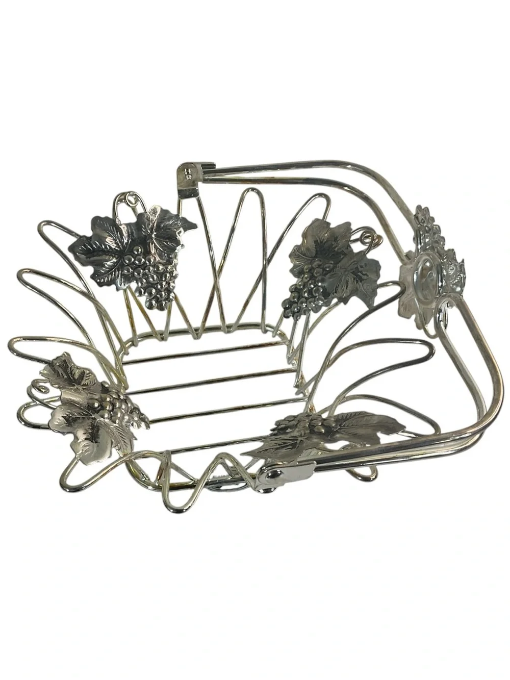 Studio Silversmiths Silver Plated Grape Basket w/ Handle 61701 Grapevine Decor